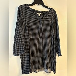 Beautiful business casual ladies blouse